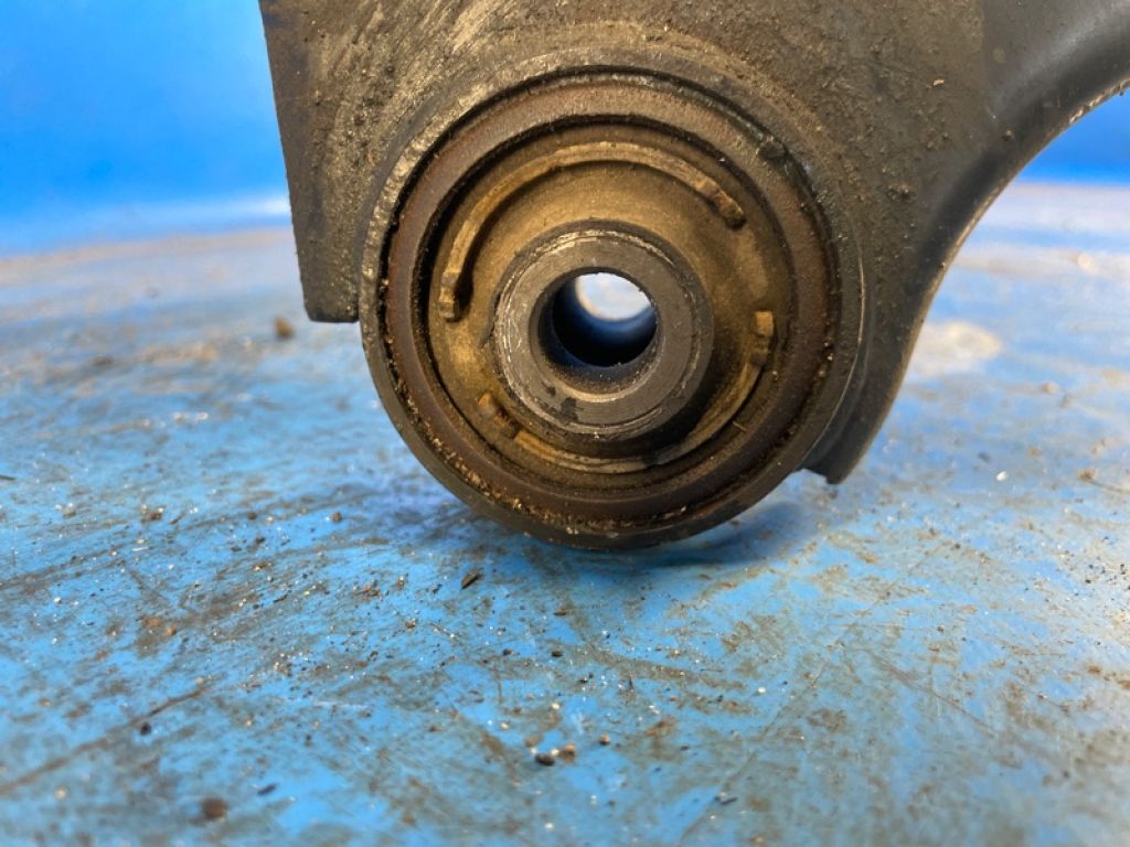 31277346 | Важіль передньої підвіски нижній прав. VOLVO XC70 07-16 - Фото 4