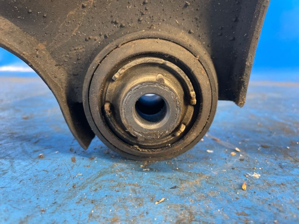 31277346 | Важіль передньої підвіски нижній прав. VOLVO XC70 07-16 - Фото 5