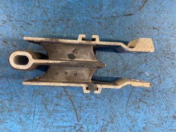 Подушка двигуна нижня VOLVO XC70 07-16