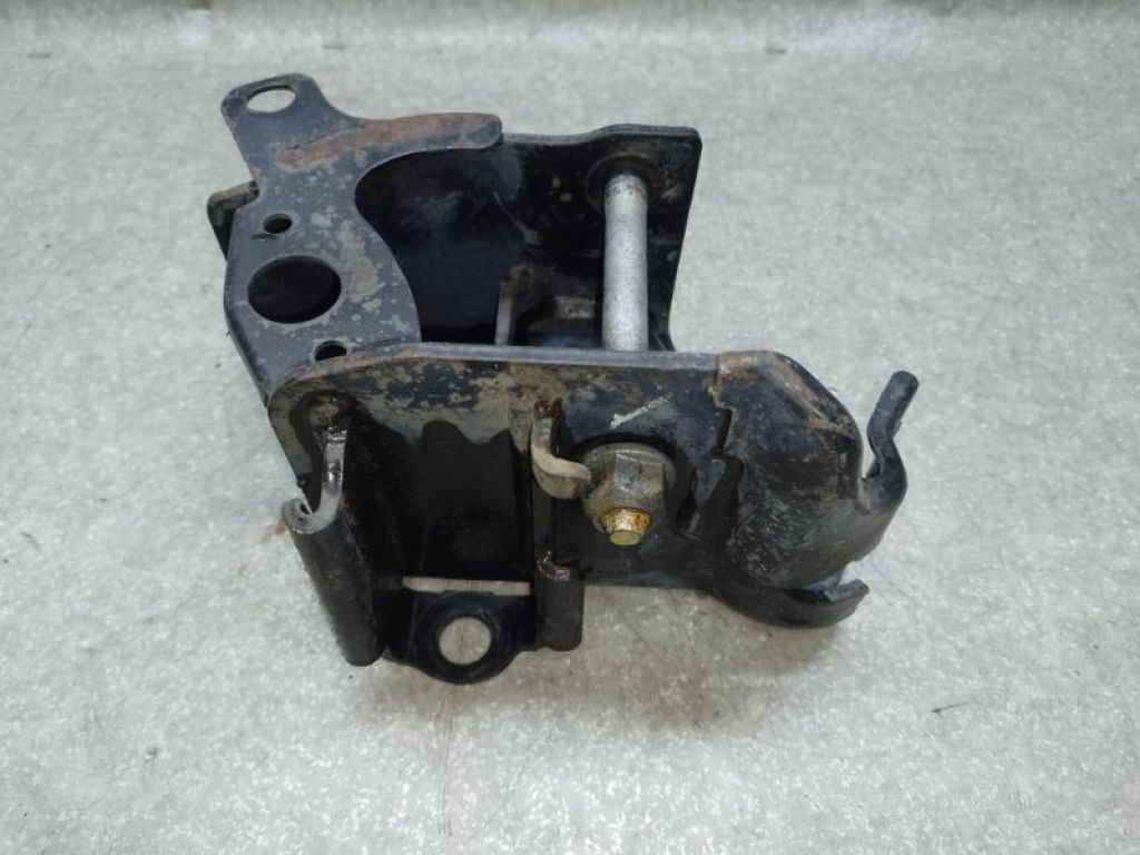 554301KA0B | Кріплення балки підвіски задн. лів. NISSAN JUKE 10-19