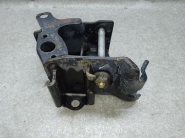 Кріплення балки підвіски задн. лів. NISSAN JUKE 10-19