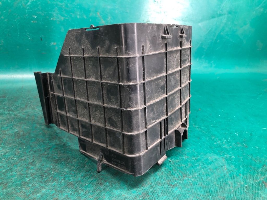 3C0 915 335 | Крышка аккумулятора VOLKSWAGEN TIGUAN 08-17 - Фото 3
