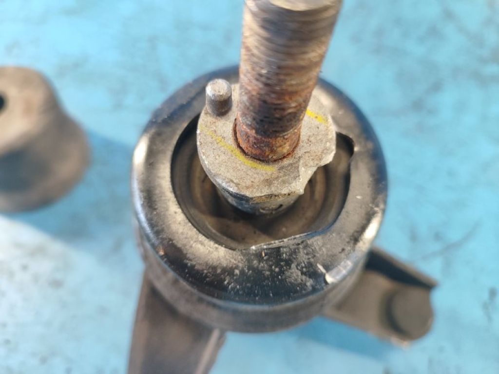 12372-0H090 | Подушка двигуна лів. TOYOTA CAMRY 40 06-11 - Фото 4