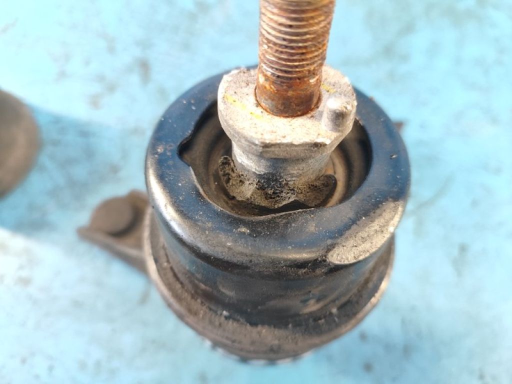 12372-0H090 | Подушка двигуна лів. TOYOTA CAMRY 40 06-11 - Фото 5