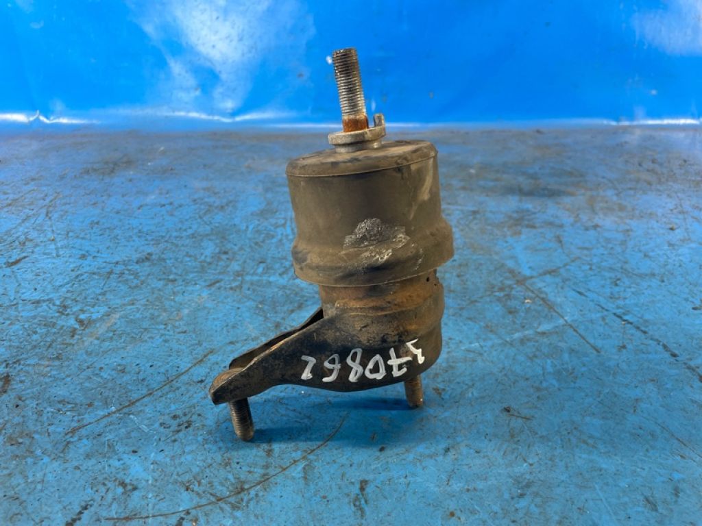 12372-0P010 | Подушка двигуна нижня лів. TOYOTA SIENNA 11-16