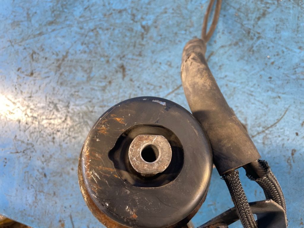 12360-0P110 | Подушка двигуна нижня передн. TOYOTA SIENNA 11-16 - Фото 3