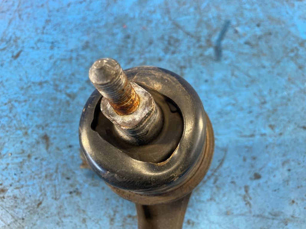 12362-0P051 | Подушка двигуна нижня прав. TOYOTA SIENNA 11-16 - Фото 4