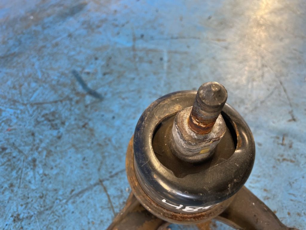 12362-0P051 | Подушка двигуна нижня прав. TOYOTA SIENNA 11-16 - Фото 5