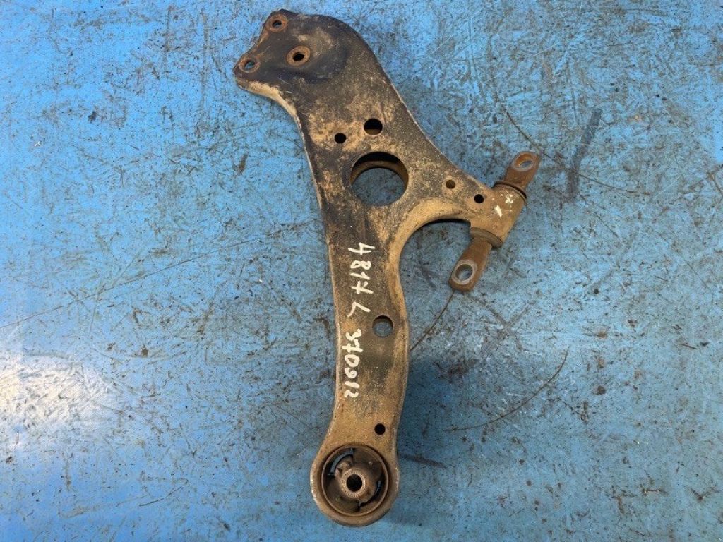 48069-08040 | Рычаг передней подвески нижний лев. TOYOTA SIENNA 11-16
