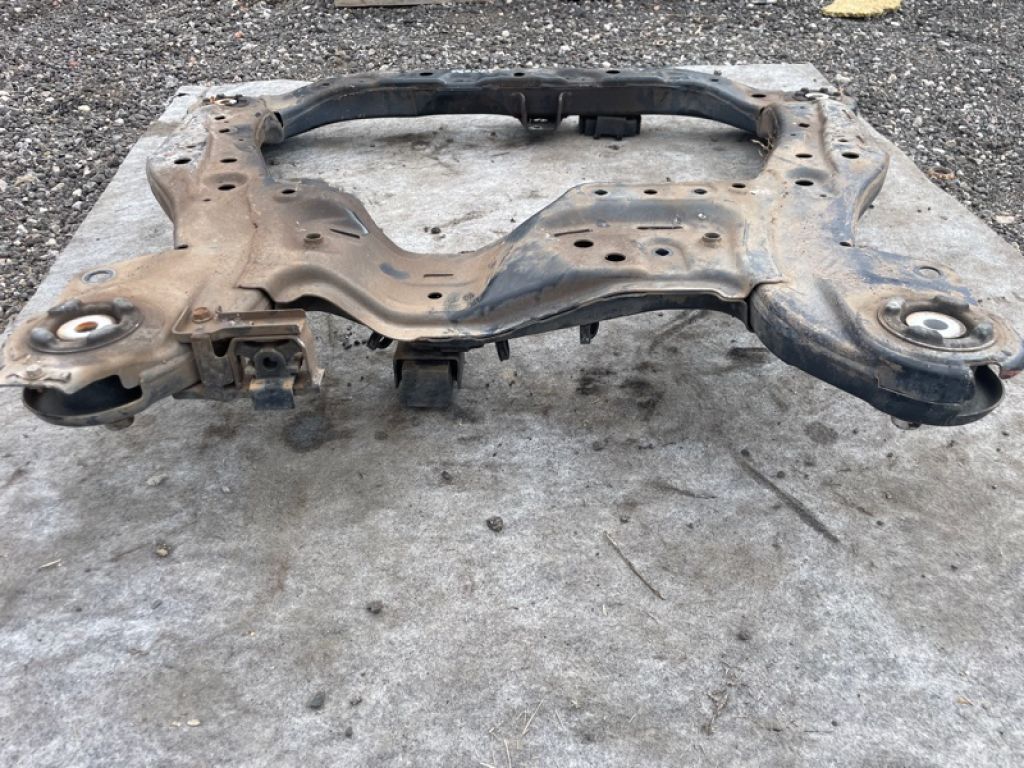 45800-57L01 | Балка передньої підвіски SUZUKI KIZASHI 09-14 - Фото 3