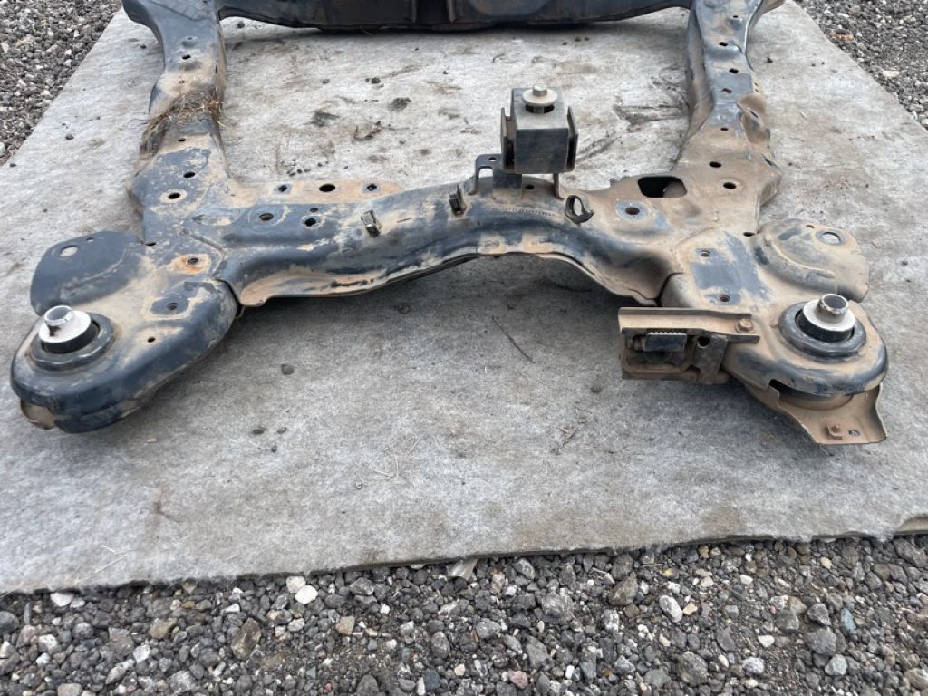 45800-57L01 | Балка передньої підвіски SUZUKI KIZASHI 09-14 - Фото 4