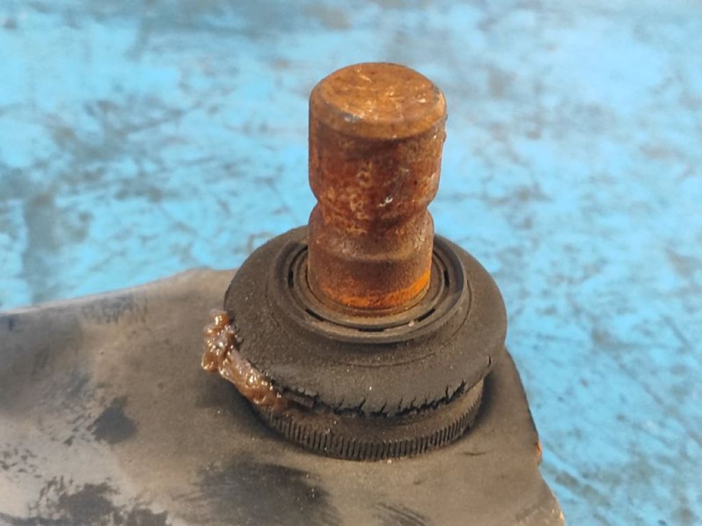 KB7W-34-350D | Важіль передньої підвіски нижній лів. MAZDA CX-5 (KF) 16-21 - Фото 2