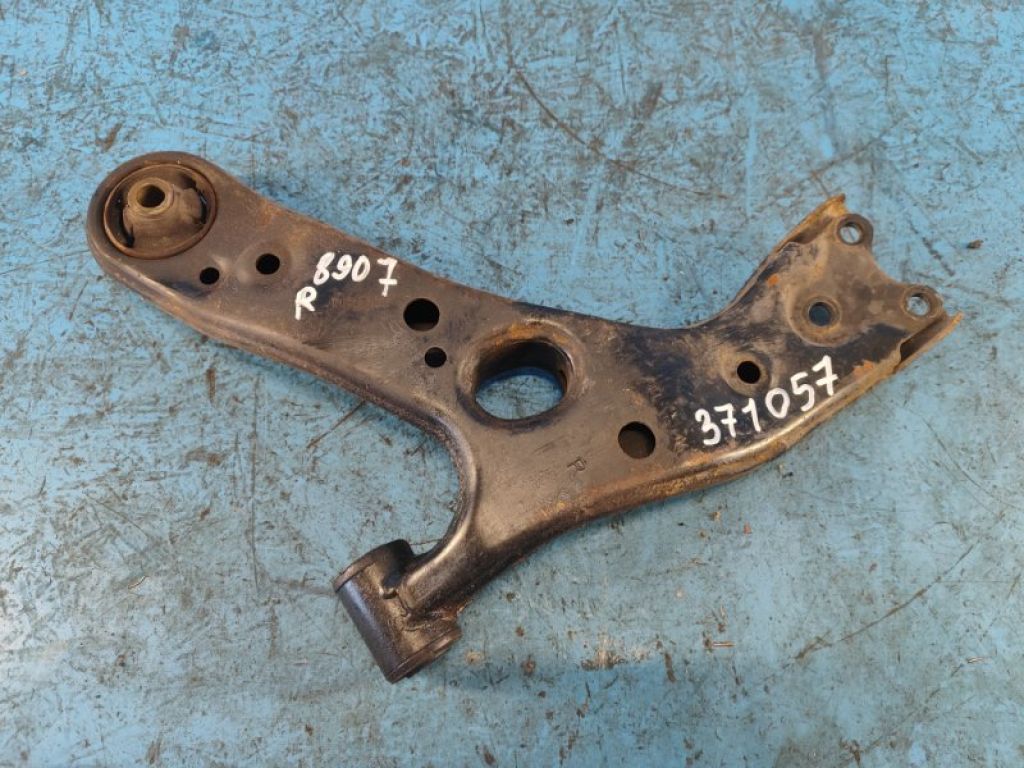 48068-12300 | Важіль передньої підвіски нижній прав. LEXUS HS250H (ANF10) 09-12