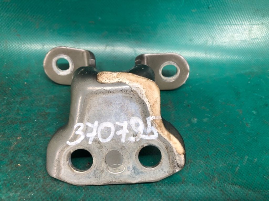 68760-06010 | Петля двері верхня задн. лів. TOYOTA CAMRY 40 06-11