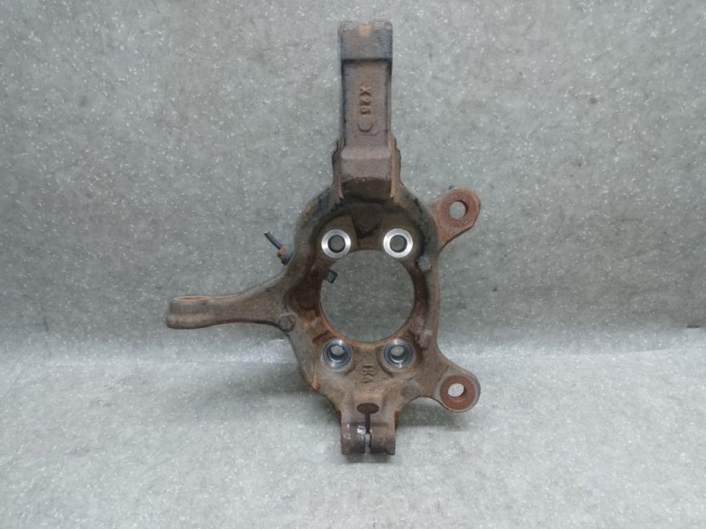 400151KA1A | Кулак поворотний лів. NISSAN LEAF 10-17