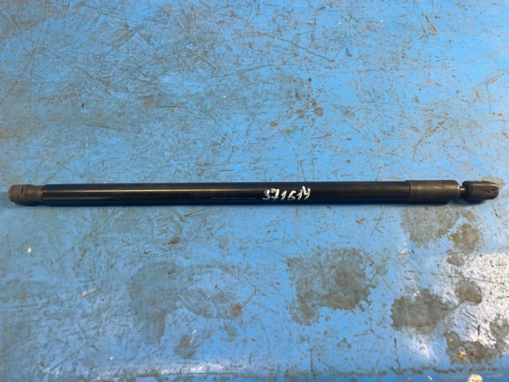 8T0 823 359 02S | Амортизатор капота AUDI A5 07-17