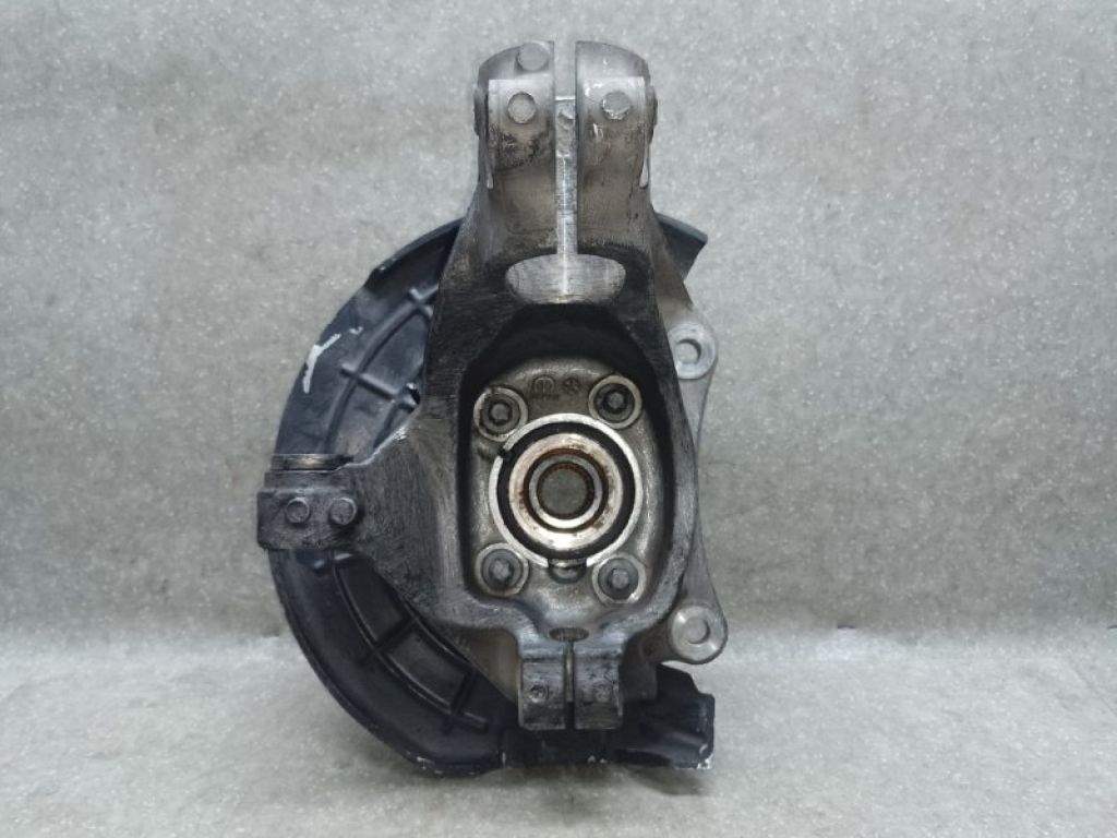 68080 869AC | Кулак поворотний лів. CHRYSLER 200 14-16
