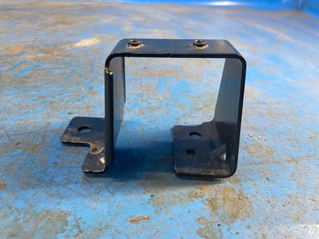 8R0813383 | Кронштейн/крепление AUDI Q5 08-16