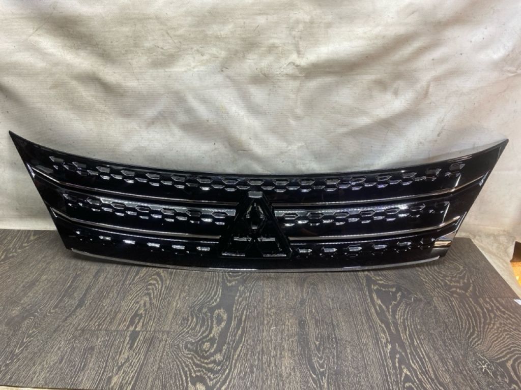 62310W120P | Решетка радиатора MITSUBISHI OUTLANDER 21-
