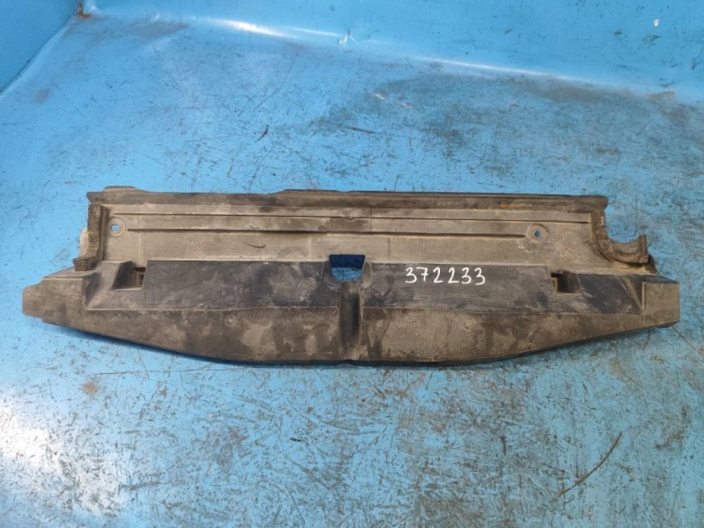 16592-37010 | Дефлектор радиатора TOYOTA PRIUS 16-