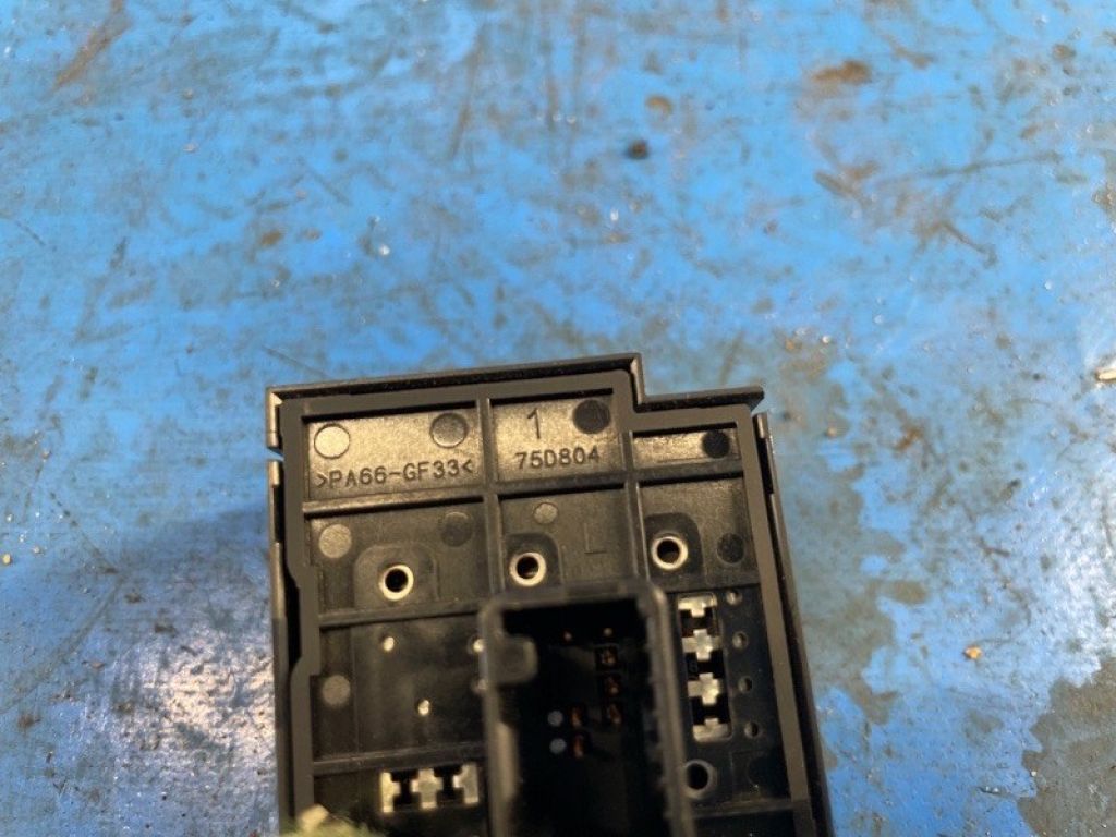 84975-47050 | Кнопка TOYOTA PRIUS - 30 09-17 - Фото 3