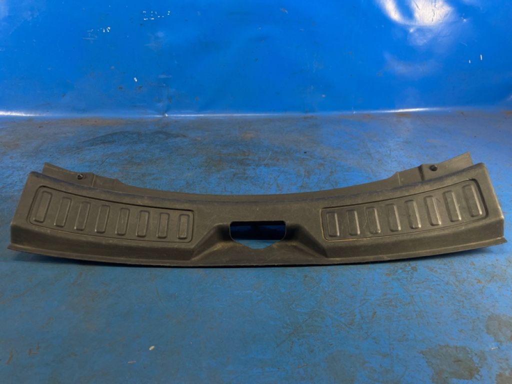 FK72-113A10-A | Накладка на поріг багажника LAND ROVER DISCOVERY Sport 15-19