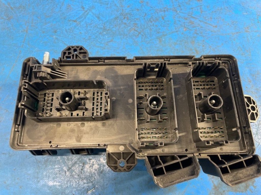 M8D2-14A073-AA | Блок запобіжників LAND ROVER EVOQUE 2012-2018 - Фото 2