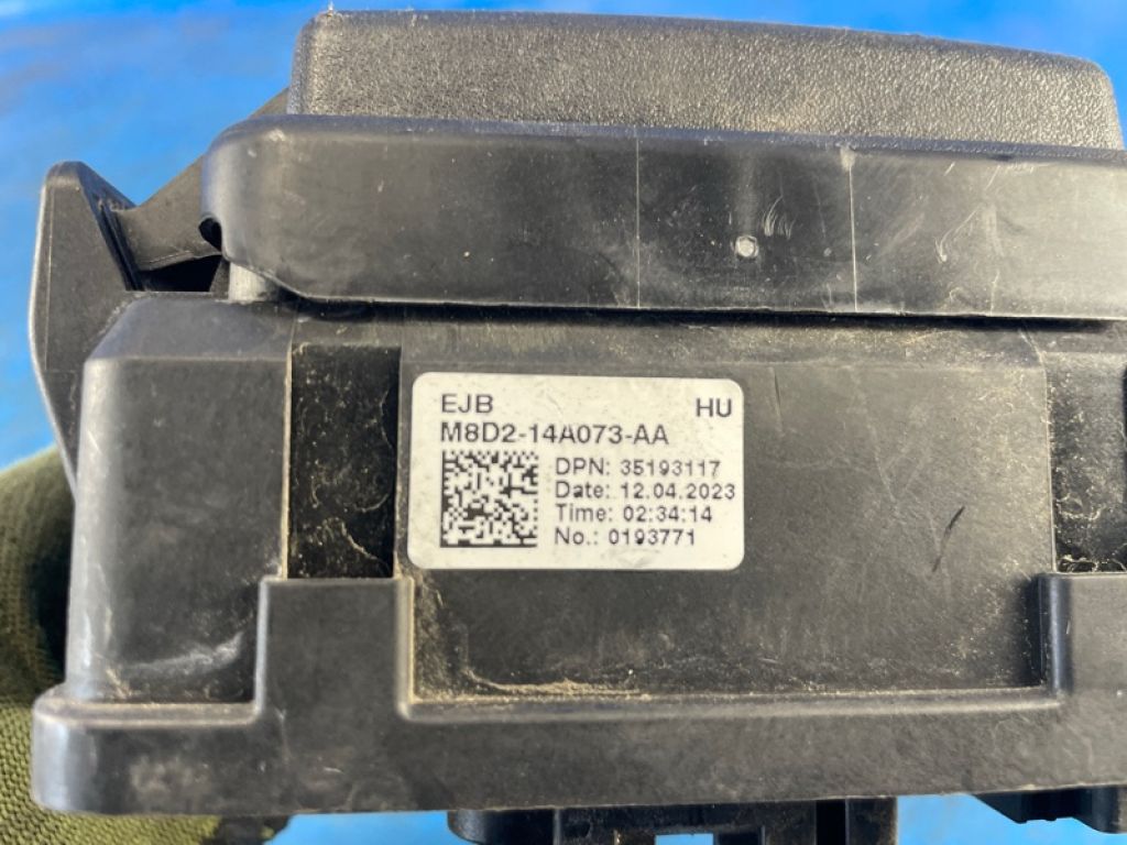 M8D2-14A073-AA | Блок запобіжників LAND ROVER EVOQUE 2012-2018 - Фото 3
