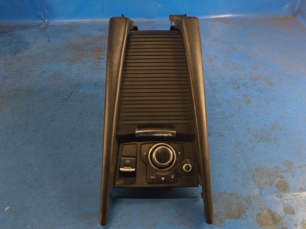 G46C66CMOA | Консоль между сидений MAZDA 3 BM 13-19