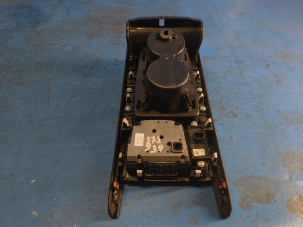 G46C66CMOA | Консоль между сидений MAZDA 3 BM 13-19 - Фото 2