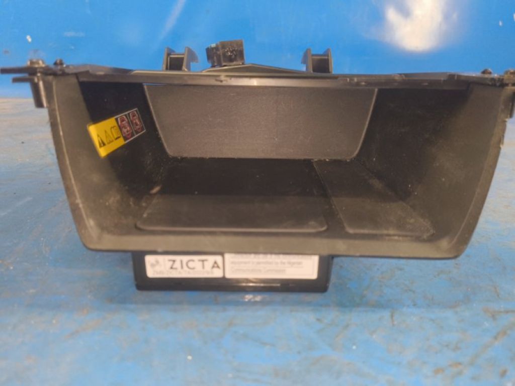 861C0-52010 | Зарядне гніздо (розетка) LEXUS LBX 23- - Фото 3