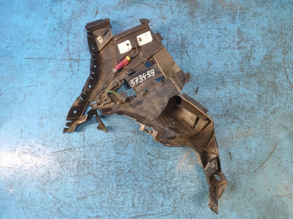 M8D2-17B931-A | Кронштейн/крепление заднего бампера лів. LAND ROVER EVOQUE 19-