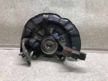 Кулак поворотний лівий TOYOTA CAMRY 55 14-17