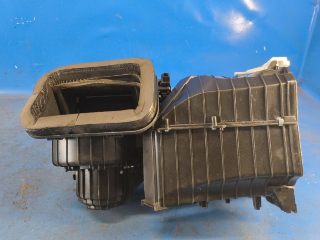 8T1 816 005 D | Корпус печки PORSCHE MACAN 18-22