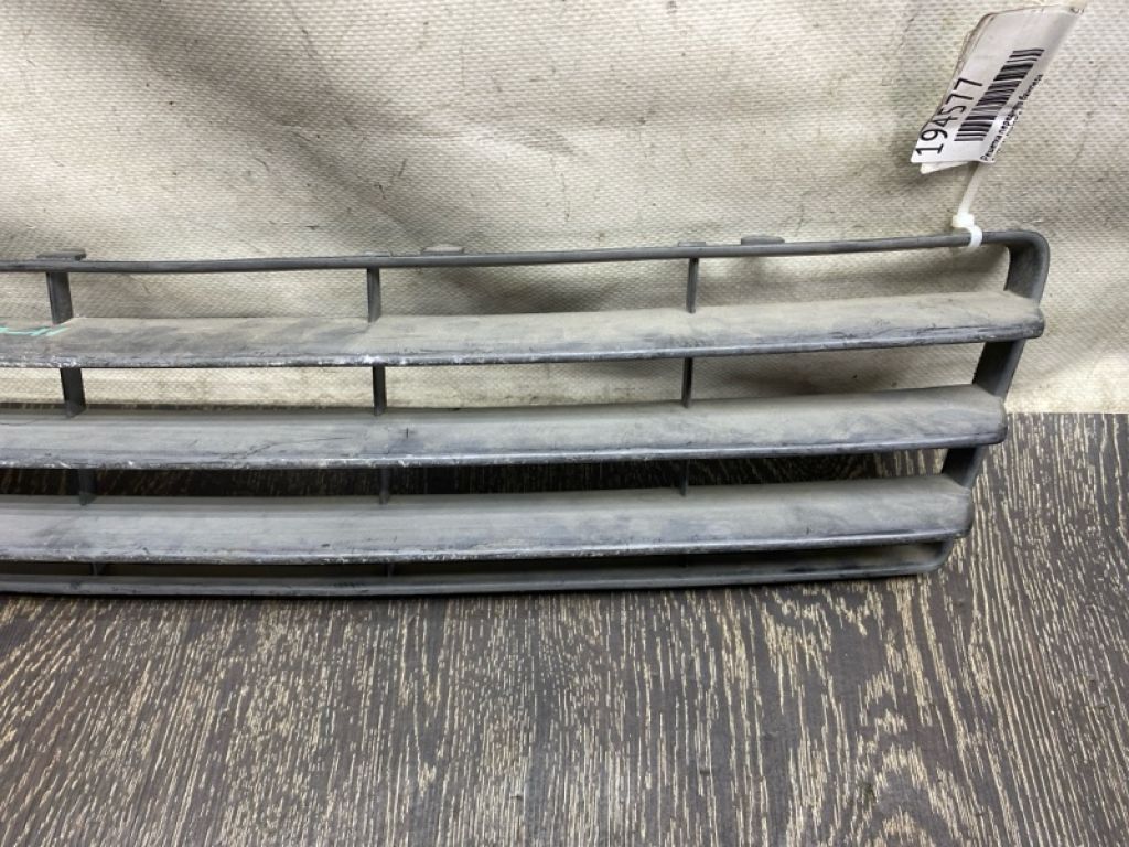 71721-63J10-5PK | Решетка переднего бампера SUZUKI SWIFT 04-11 - Фото 2