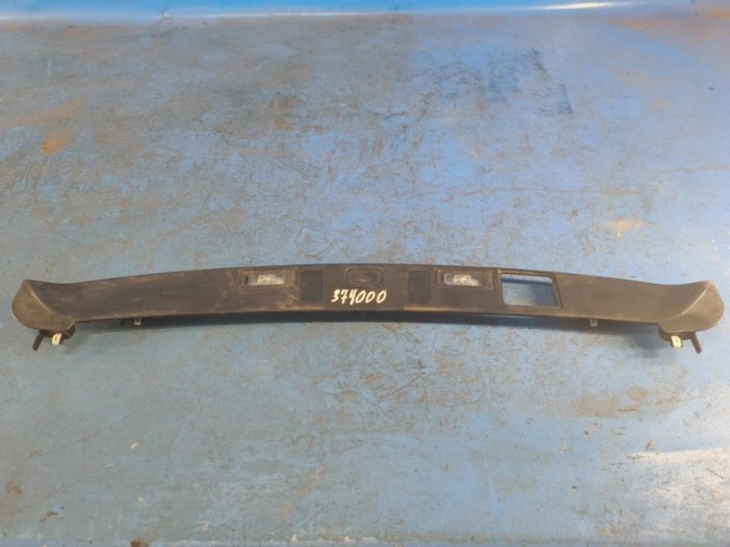 J8A2-40406-BA | Панель подсветки номера LAND ROVER VELAR 17-