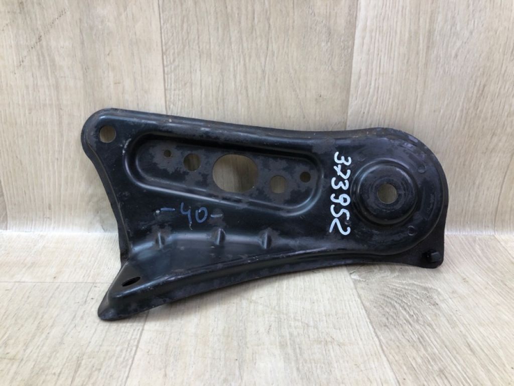 51036-33030 | Кронштейн/крепление балки подвески переднее левое TOYOTA CAMRY 40 06-11