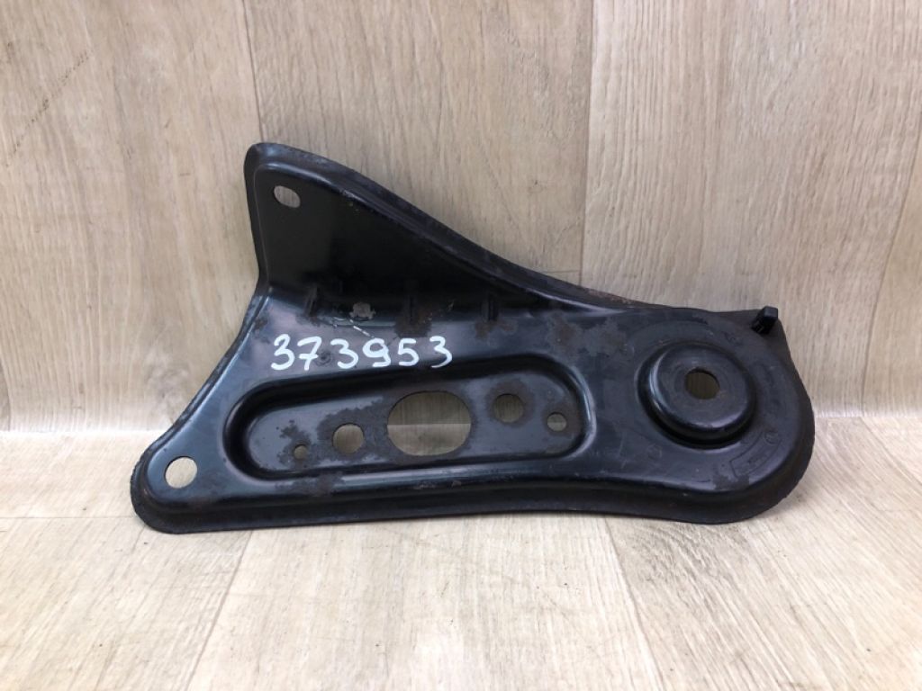 51035-33030 | Кронштейн/крепление балки подвески переднее правое TOYOTA CAMRY 40 06-11
