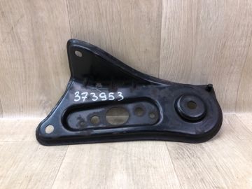 Кронштейн/кріплення балки підвіски переднє праве TOYOTA CAMRY 40 06-11