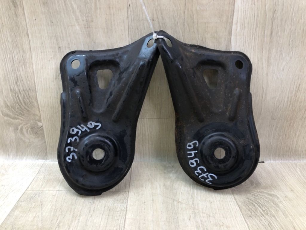 51023-33060 | Кронштейн/крепление балки подвески заднее TOYOTA CAMRY 40 06-11