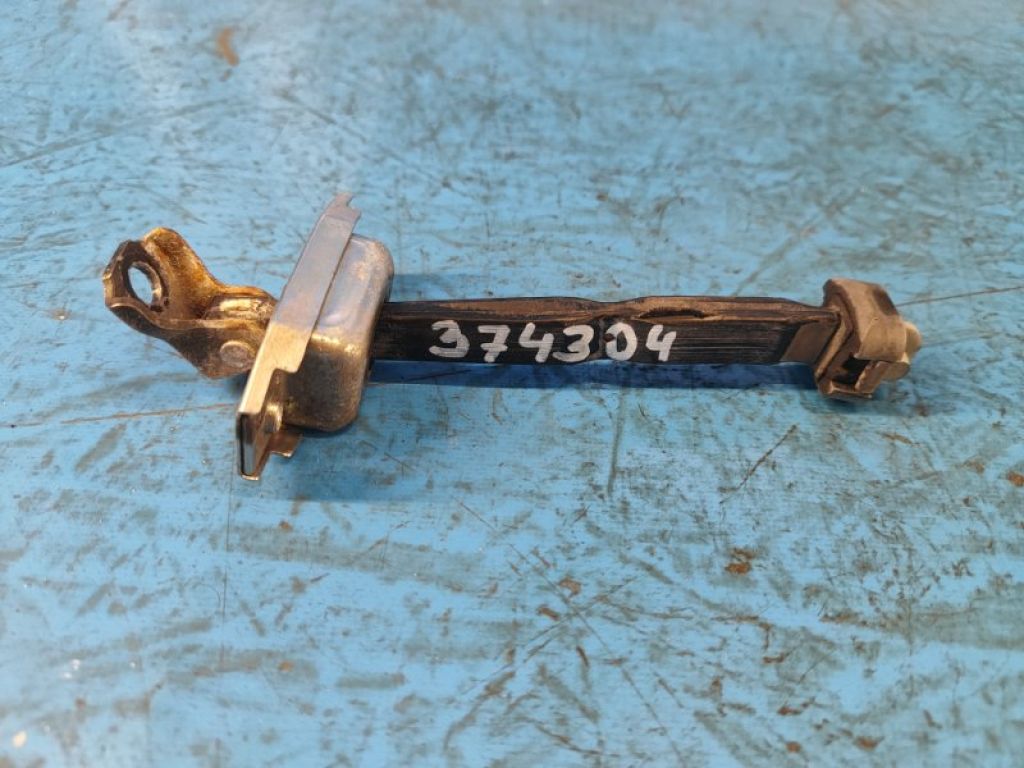 68610-47021 | Обмежувач дверей передн. лів. TOYOTA PRIUS - 30 09-17
