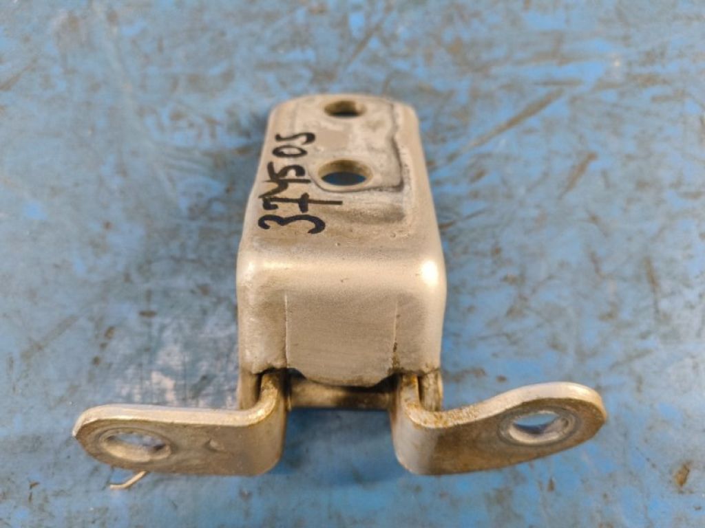 68760-20121 | Петля двери нижняя задняя левая TOYOTA PRIUS - 30 09-17