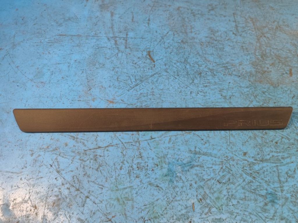 67911-47030 | Накладка порога внутрення передняя TOYOTA PRIUS - 30 09-17