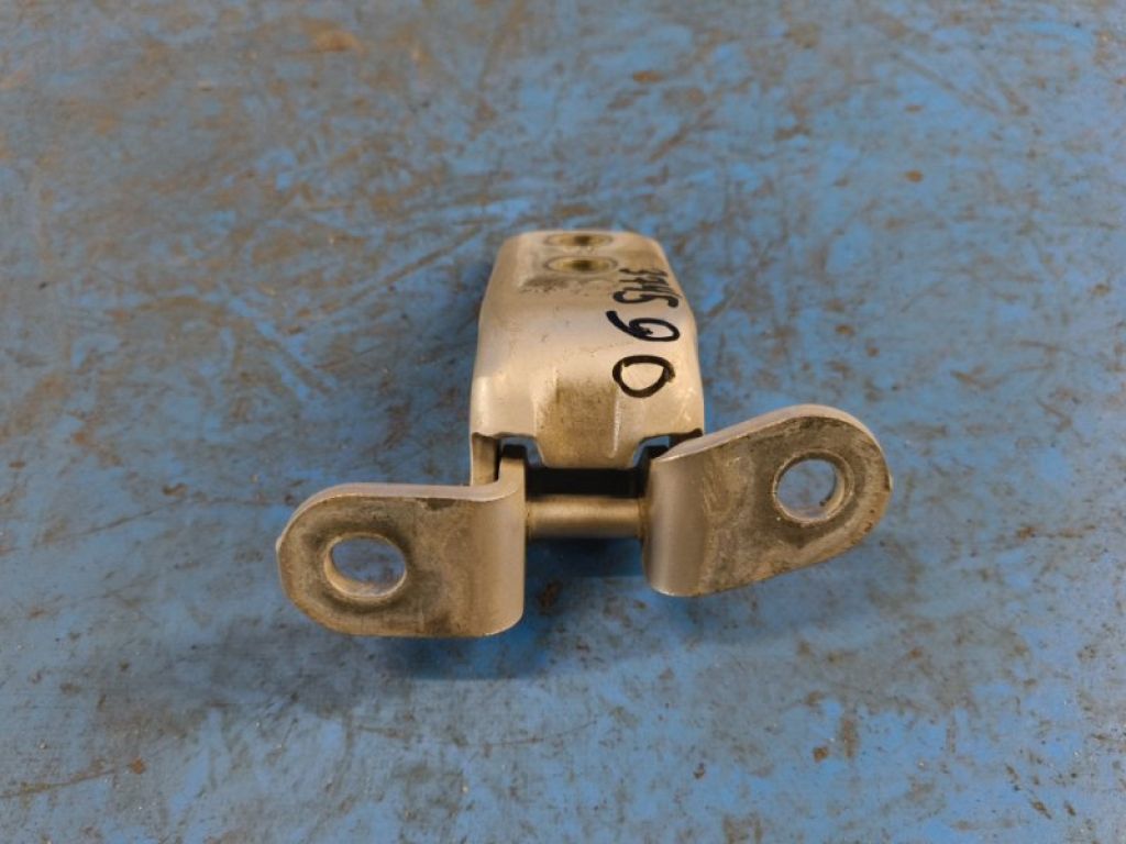 68710-12151 | Петля двері верхня передня права TOYOTA PRIUS - 30 09-17