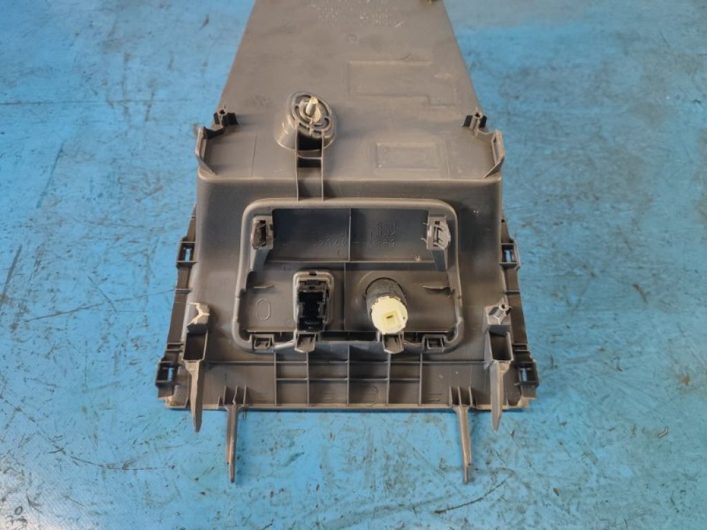 58810-47010 | Консоль между сидений TOYOTA PRIUS - 30 09-17 - Фото 4