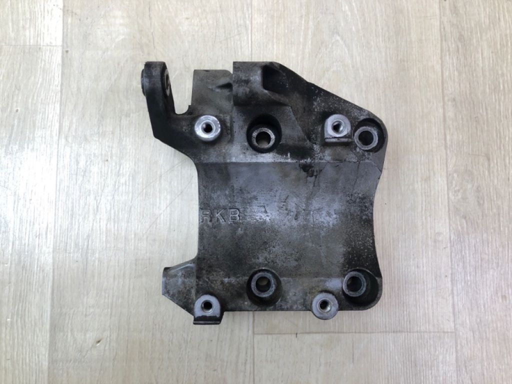 38930-RGM-A00 | Кронштейн/крепление компрессора кондиционера HONDA PILOT 02-08