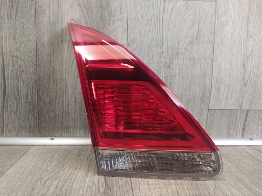 815900T010 | Фонарь внутренний левый TOYOTA VENZA 09-16