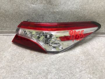 Ліхтар зовнішній правий TOYOTA CAMRY 70 17-