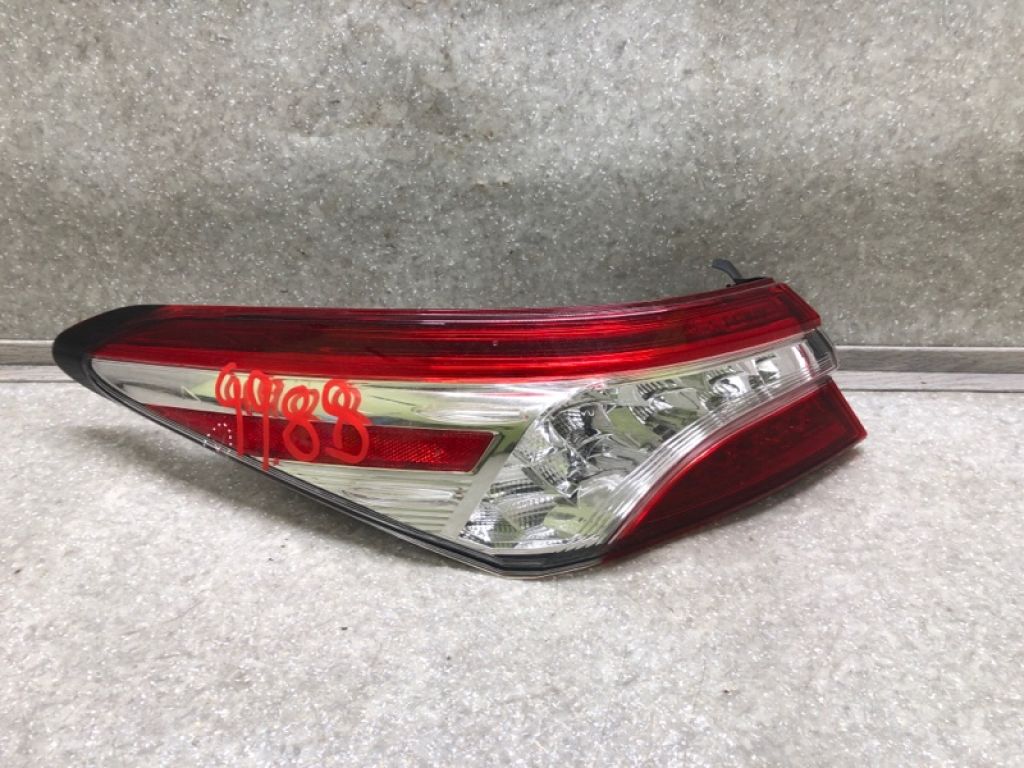 8156006730 | Фонарь наружный левый TOYOTA CAMRY 70 17-