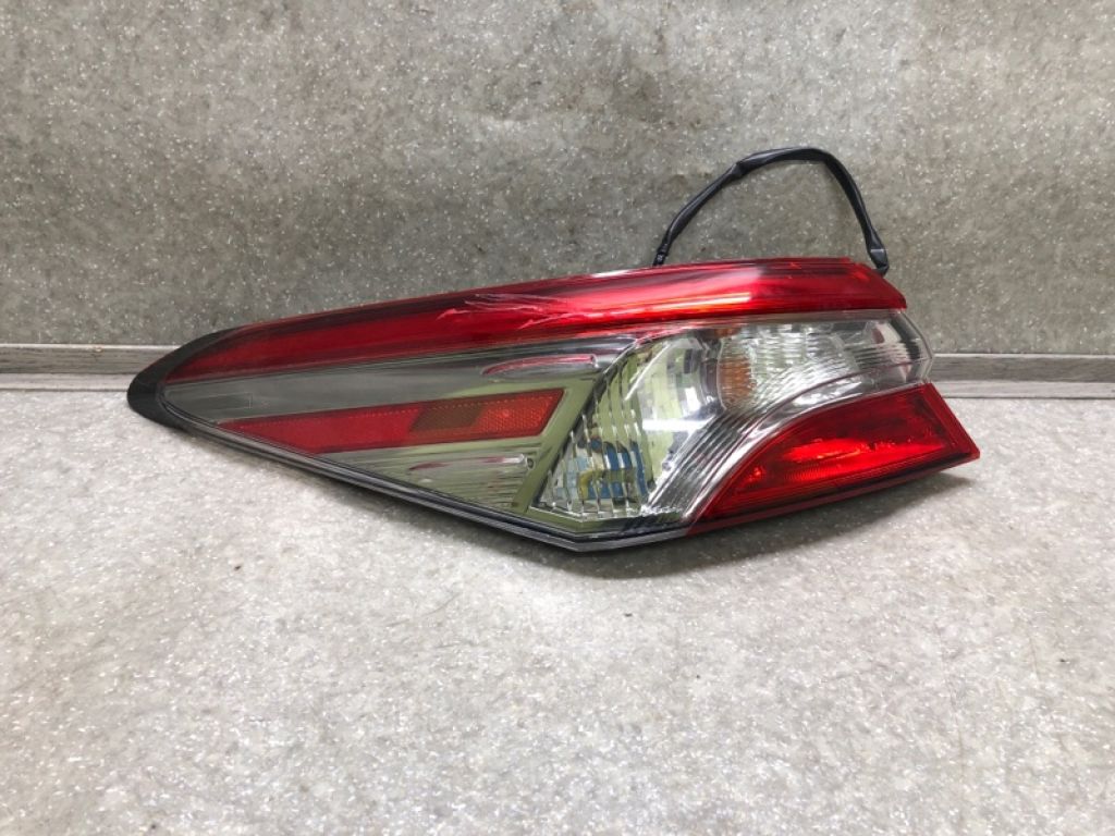 8156006840 | Ліхтар зовнішній лівий TOYOTA CAMRY 70 17-